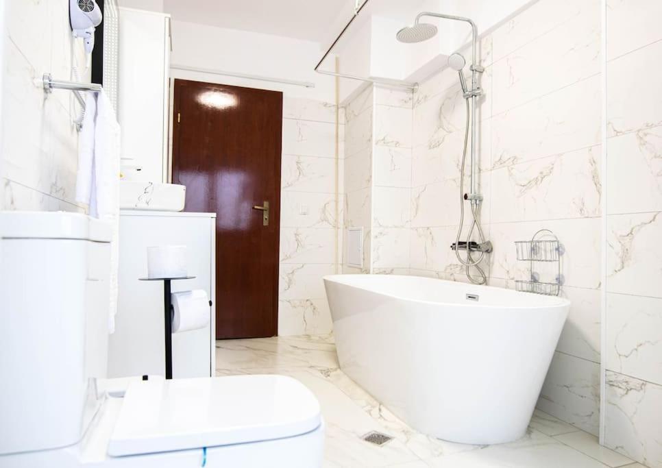 Ultra Central Luxury 3Br 2Bath Apt & Amazing Views Bucureşti Exterior foto
